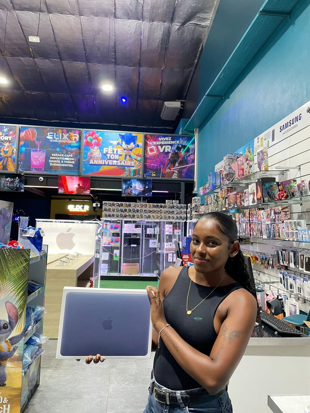 Espace high-tech avec MacBook